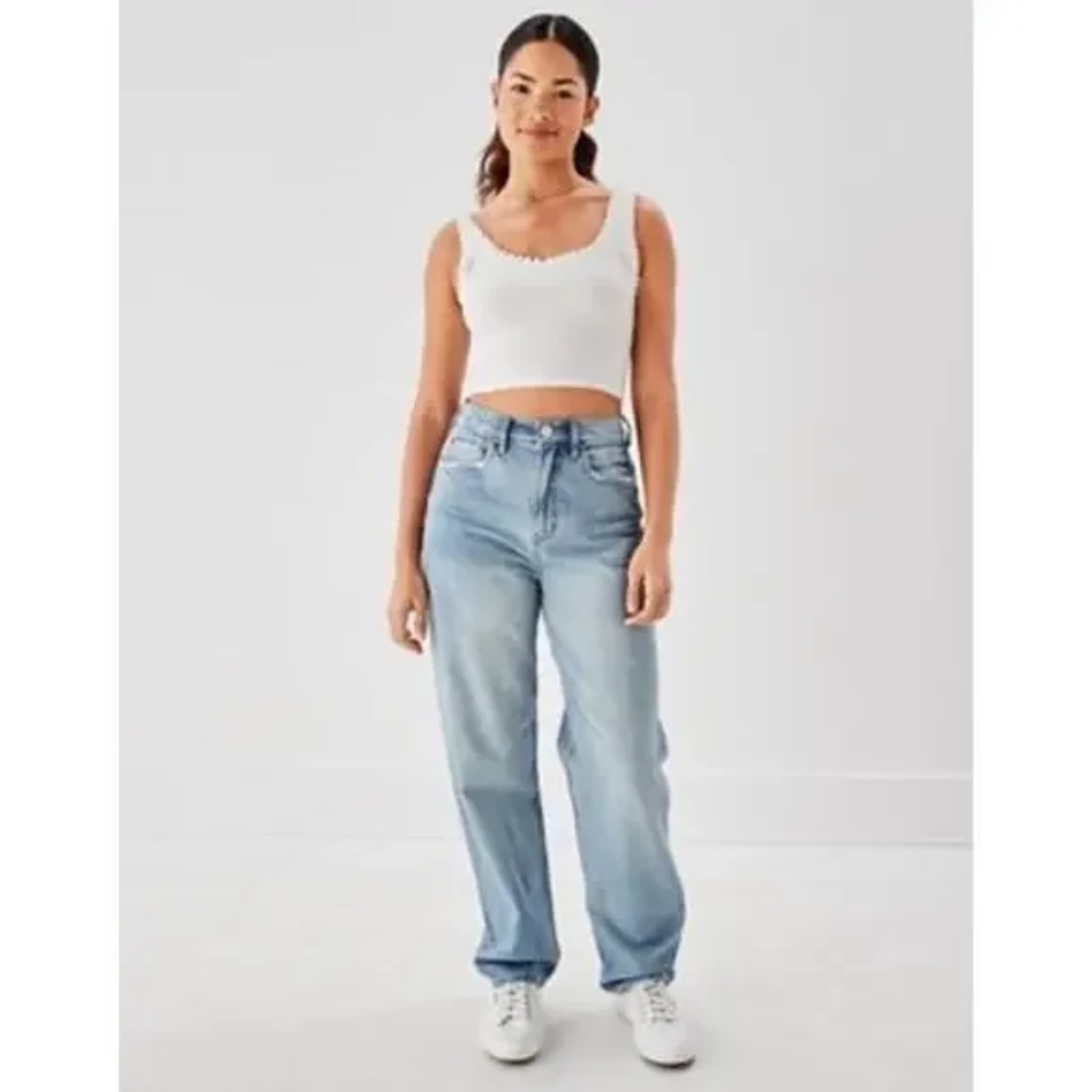 American Eagle Baggy Jean 00 Short Women’s Light Wash Blue Slight Distressing